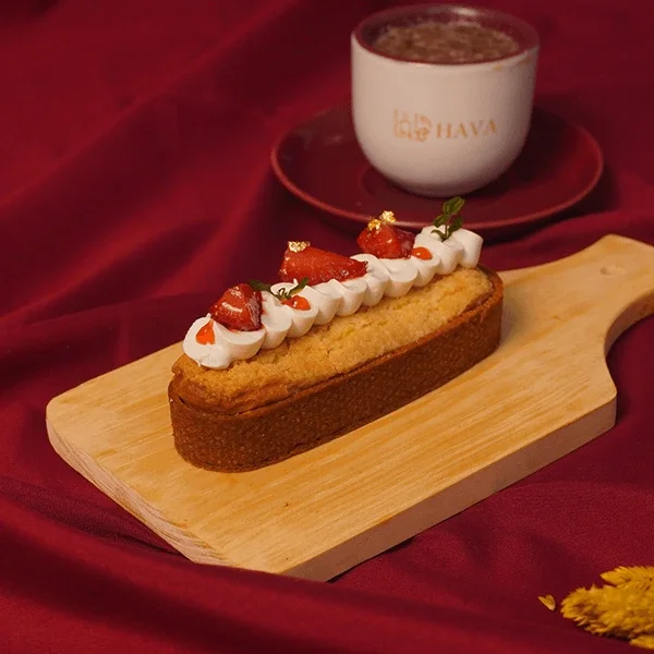 Éclair Strawberry Cake